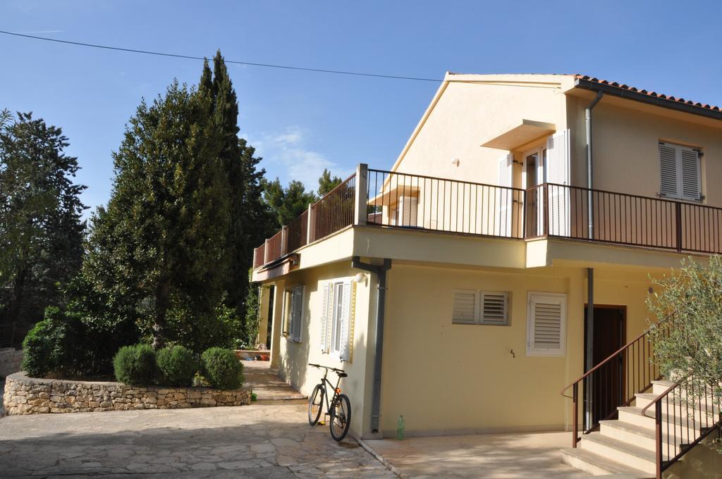Apartment Supetar Blue Sky Exterior photo
